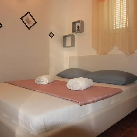 Juracak Josip I Mira Apartment Nin