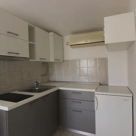 Juracak Josip I Mira Apartment Nin