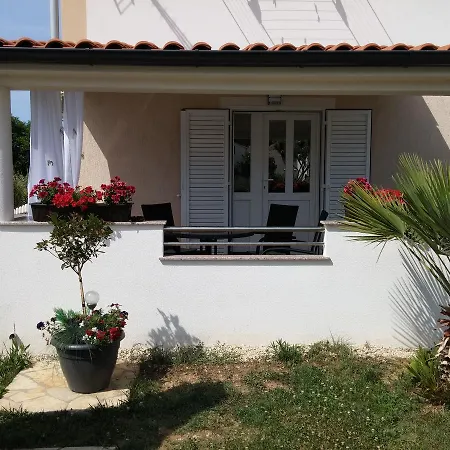Juracak Josip I Mira Apartment Nin