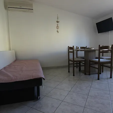 Juracak Josip I Mira Apartment Nin