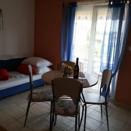 Juracak Josip I Mira Apartment Nin